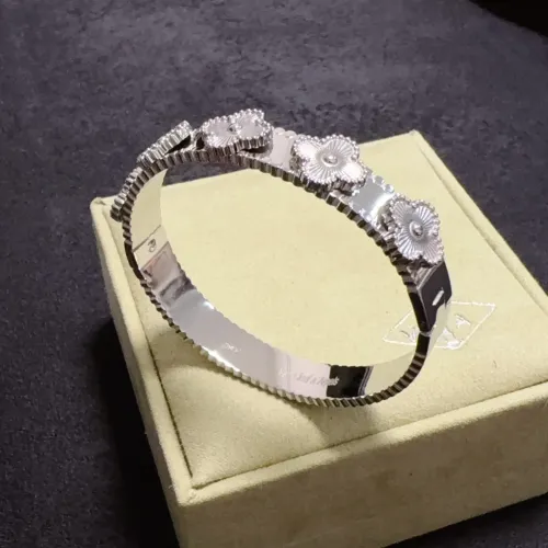 Replica Van Cleef & Arpels Bracelets #1468821 $29.00 USD for Wholesale