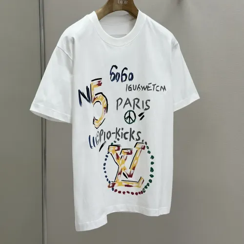 Replica Louis Vuitton LV T-Shirts Short Sleeved For Men #1469976 $42.00 USD for Wholesale