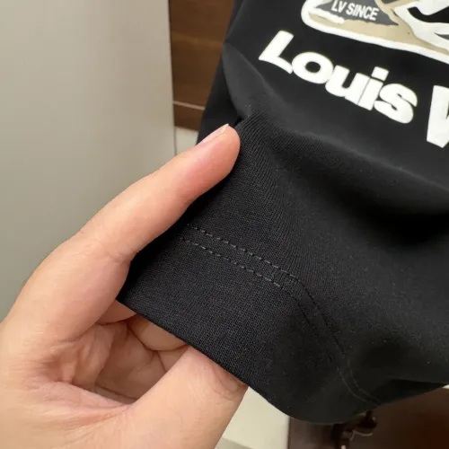 Replica Louis Vuitton LV T-Shirts Short Sleeved For Men #1469992 $42.00 USD for Wholesale