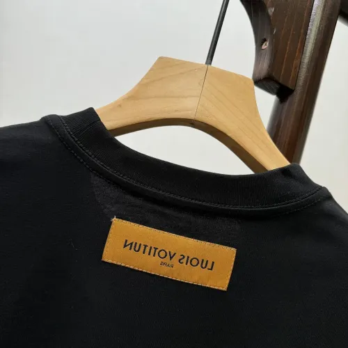 Replica Louis Vuitton LV T-Shirts Short Sleeved For Men #1469992 $42.00 USD for Wholesale