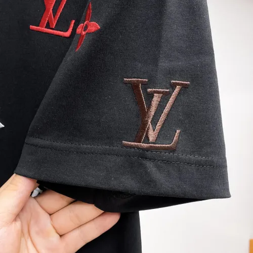 Replica Louis Vuitton LV T-Shirts Short Sleeved For Unisex #1470411 $60.00 USD for Wholesale