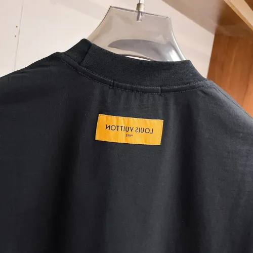 Replica Louis Vuitton LV T-Shirts Short Sleeved For Unisex #1470414 $60.00 USD for Wholesale