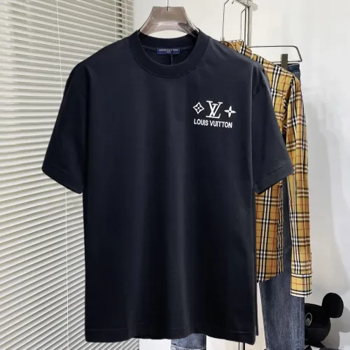 Replica Louis Vuitton LV T-Shirts Short Sleeved For Unisex #1470419 $60.00 USD for Wholesale