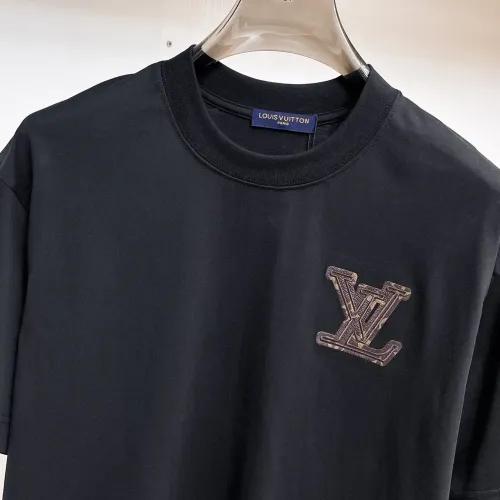 Replica Louis Vuitton LV T-Shirts Short Sleeved For Unisex #1470425 $60.00 USD for Wholesale