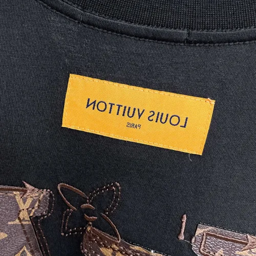 Replica Louis Vuitton LV T-Shirts Short Sleeved For Unisex #1470425 $60.00 USD for Wholesale
