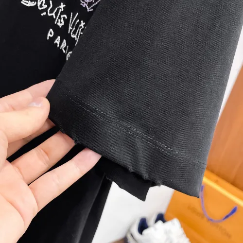 Replica Louis Vuitton LV T-Shirts Short Sleeved For Men #1470429 $60.00 USD for Wholesale