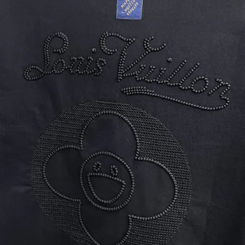 Replica Louis Vuitton LV T-Shirts Short Sleeved For Men #1470431 $60.00 USD for Wholesale