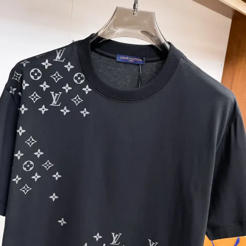 Replica Louis Vuitton LV T-Shirts Short Sleeved For Men #1470433 $60.00 USD for Wholesale