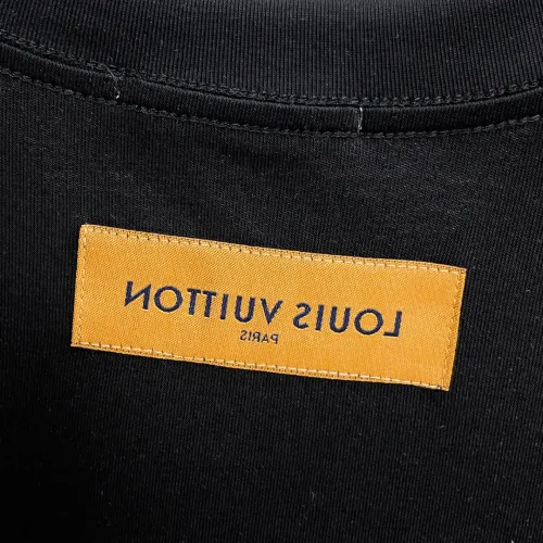 Replica Louis Vuitton LV T-Shirts Short Sleeved For Men #1470448 $60.00 USD for Wholesale