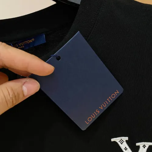 Replica Louis Vuitton LV T-Shirts Short Sleeved For Men #1470522 $60.00 USD for Wholesale