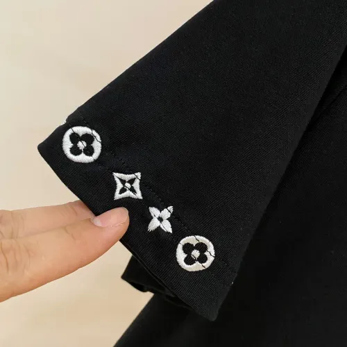 Replica Louis Vuitton LV T-Shirts Short Sleeved For Men #1470522 $60.00 USD for Wholesale