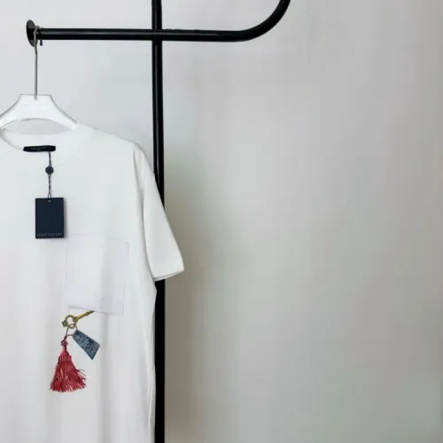 Replica Louis Vuitton LV T-Shirts Short Sleeved For Unisex #1473155 $39.00 USD for Wholesale