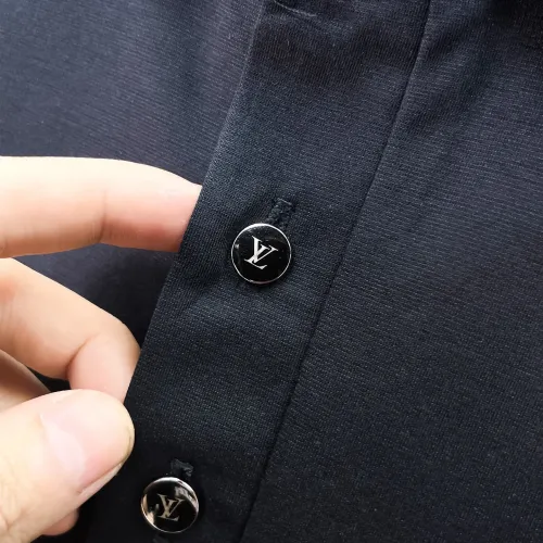 Replica Louis Vuitton LV T-Shirts Short Sleeved For Men #1473521 $48.00 USD for Wholesale