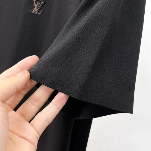 Replica Louis Vuitton LV T-Shirts Short Sleeved For Men #1473522 $48.00 USD for Wholesale