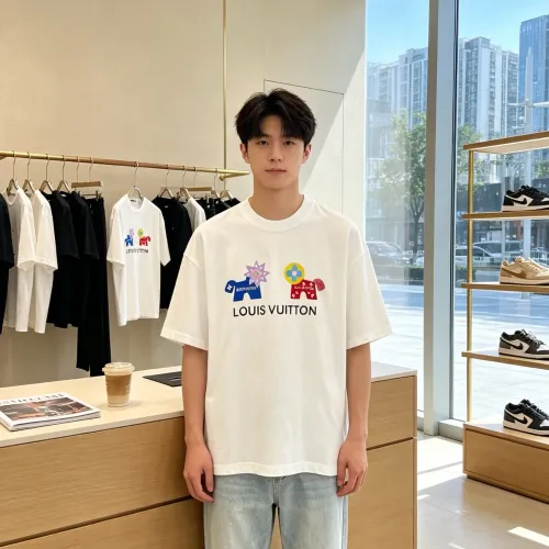 Replica Louis Vuitton LV T-Shirts Short Sleeved For Unisex #1477192 $52.00 USD for Wholesale