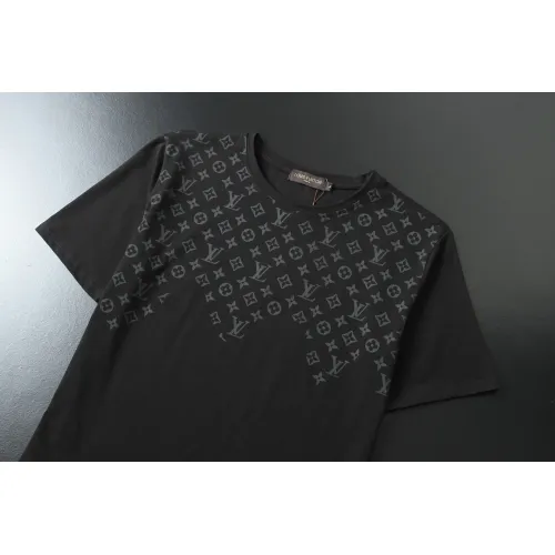 Replica Louis Vuitton LV T-Shirts Short Sleeved For Men #1483472 $29.00 USD for Wholesale
