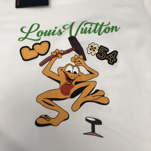 Replica Louis Vuitton LV T-Shirts Short Sleeved For Men #1484152 $45.00 USD for Wholesale
