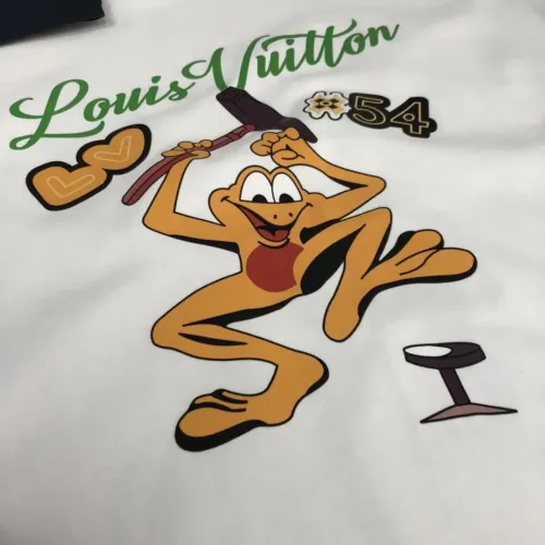 Replica Louis Vuitton LV T-Shirts Short Sleeved For Men #1484152 $45.00 USD for Wholesale