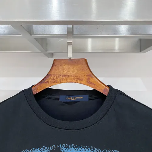 Replica Louis Vuitton LV T-Shirts Short Sleeved For Men #1484600 $39.00 USD for Wholesale